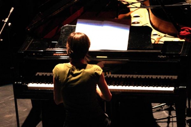 Irene Scardia al Verri col suo pianoforte.
