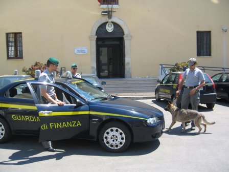 Segnalato al prefetto perché trovato con addosso la droga, 3,5 grammi di hashish