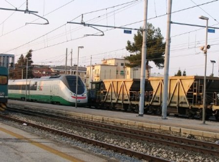 «Disastro Trenitalia», il convoglio Lecce-Milano si inchioda. Oltre 5 ore di ritardo