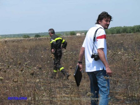 Va in campagna per bruciare le stoppie e muore carbonizzato avvolto dalle fiamme