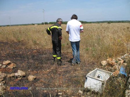 Va in campagna per bruciare le stoppie e muore carbonizzato avvolto dalle fiamme