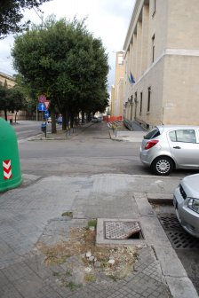Lecce: tombini fortemente danneggiati sul viale principale e non solo