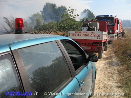 Maxi incendio a Villaggio Santa Rita. Forze impegnate da tutto il Salento