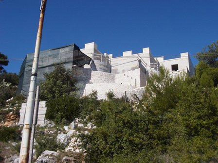 Villa con piscina a Matino, e casa panoramica a Diso. Dilaga l'abusivismo edilizio