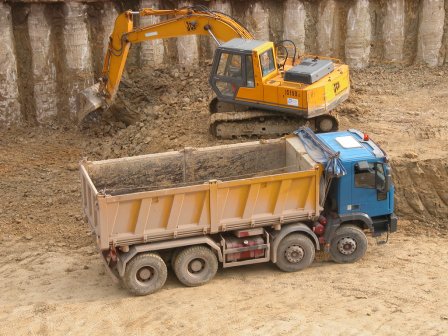 Ladri in azione portano via due escavatori e provocano un danno da 50mila euro