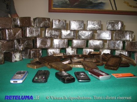 A spasso con 20 chili di droga. Due donne arrestate per detenzione e spaccio