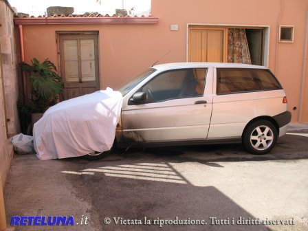 Sei auto prendono fuoco nella notte. Tre di queste a Martignano, paese della Grecìa