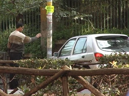 Giro di vite a Lecce. Individuati dagli agenti 13 parcheggiatori abusivi