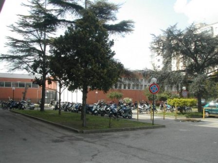 Vandali scatenati mettono a soqquadro l'istituto tecnico industriale «Enrico Fermi»