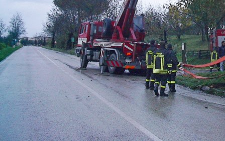 Va in fiamme l'autocarro dell'allevatore di bestiame. Incendio di origine dolosa?