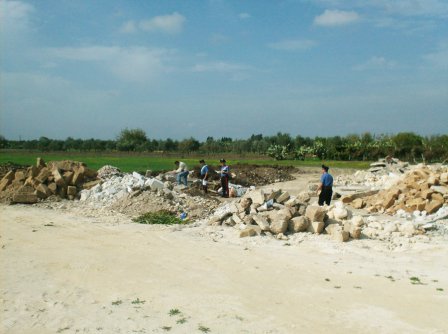 Mille traversine dei binari su due aree di 12mila metri quadri, poi sequestrati