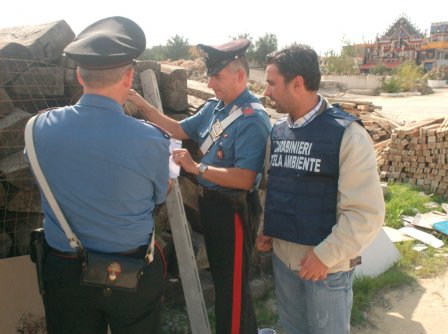 Mille traversine dei binari su due aree di 12mila metri quadri, poi sequestrati