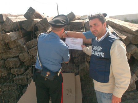 Mille traversine dei binari su due aree di 12mila metri quadri, poi sequestrati