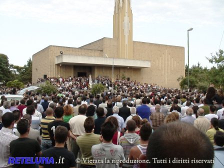 Omicidio Basile: tre persone interrogate per le scritte ingiuriose sui muri