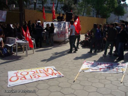 Dispersione scolastica a Nardò. Galatina, sit-in di protesta studentesco