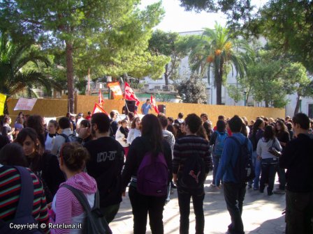 Dispersione scolastica a Nardò. Galatina, sit-in di protesta studentesco