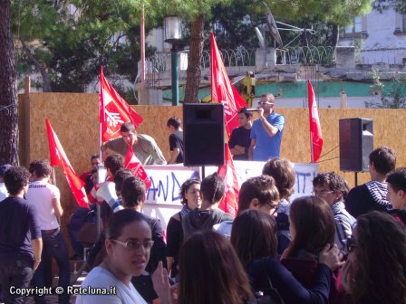 Dispersione scolastica a Nardò. Galatina, sit-in di protesta studentesco