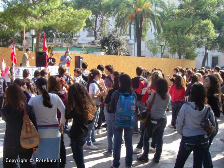 Dispersione scolastica a Nardò. Galatina, sit-in di protesta studentesco