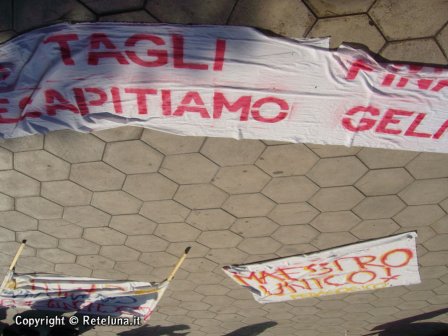 Dispersione scolastica a Nardò. Galatina, sit-in di protesta studentesco