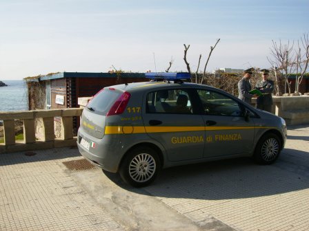 Abusivismo, sequestrato un capannone per il deposito di materiali per l'edilizia