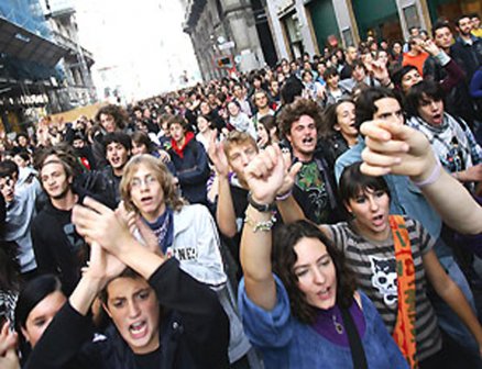 Scuola, il decreto «Gelmini» è legge. Manifestazioni e ore piccole nel Salento