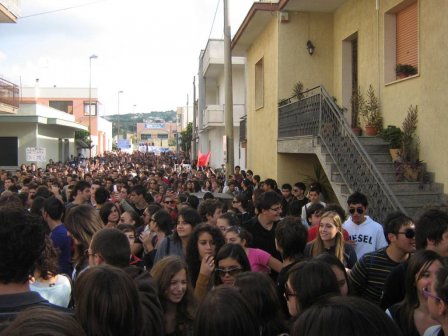 Scuola, il decreto «Gelmini» è legge. Manifestazioni e ore piccole nel Salento