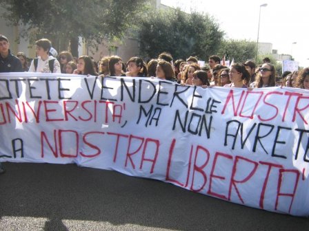 Scuola, il decreto «Gelmini» è legge. Manifestazioni e ore piccole nel Salento