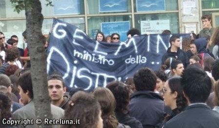 Hanno protestato oltre 7mila persone. Alta tensione  all'Ateneo di Lecce