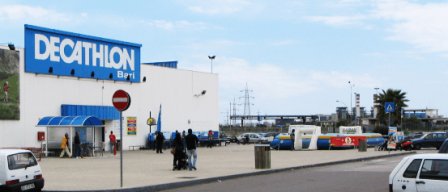 Decathlon, tentano il furto, però il «colpo» sfuma e fuggono via a mani vuote