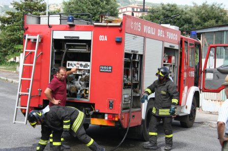 Taurisano, bruciate auto nella notte. I mezzi, di un 45enne, in uso dalla figlia