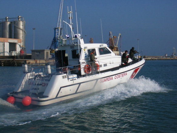 Castro Marina, gi in un volo da 15 metri.