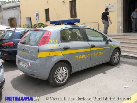 Sequestrati un lido balneare e un ristorante. Tre persone sono state denunciate