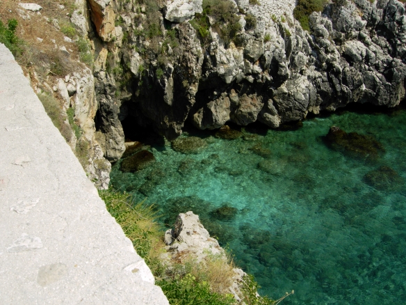 Il mare d tregua, ma il corpo non c'.