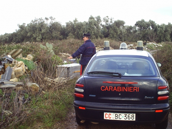 Eternit, frigoriferi, carrozzeria di un ciclomotore.