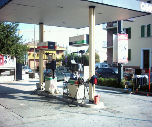 Raid vandalico ad un distributore di carburanti.