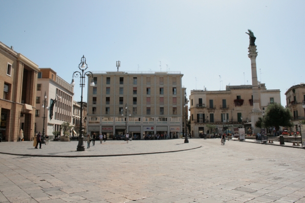 Gazebo del Pdl distrutti dai vandali. Lisi e Gallo: