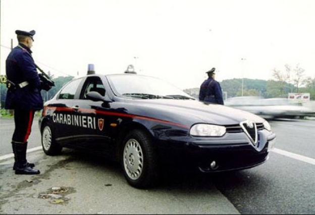 Gli sospendono la patente per droga.