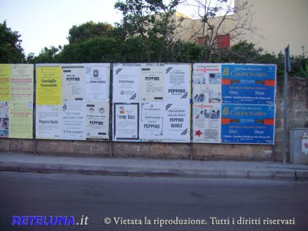 Strappano la foto dai manifesti di Basile. In paese, i cittadini sono sconcertati