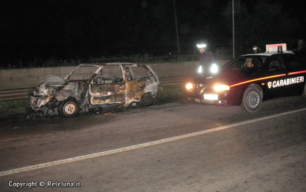 Furto d'auto, rapina e incendio.