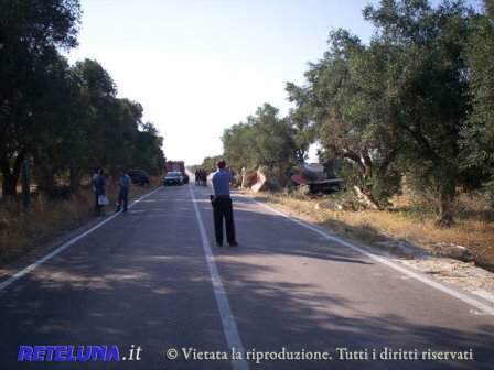 Muore un 54enne di Lizzanello. Impatto col furgone su un albero d'ulivo