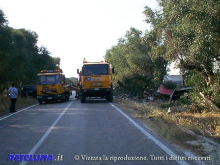 Muore un 54enne di Lizzanello. Impatto col furgone su un albero d'ulivo