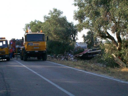 Muore un 54enne di Lizzanello. Impatto col furgone su un albero d'ulivo