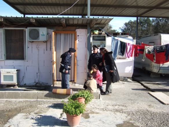 Controlli al campo rom Panareo.