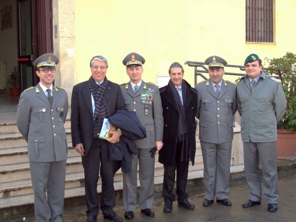 Carlo Giovanardi in visita alla Finanza.