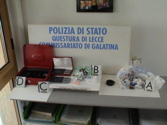 Prendono casa in affitto davanti scuola.