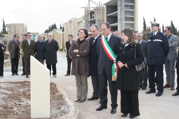 Un monumento in ricordo di Renata Fonte.