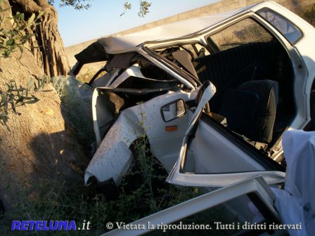 Perde il controllo dell'auto e si schianta su un albero. Grave donna di Trepuzzi