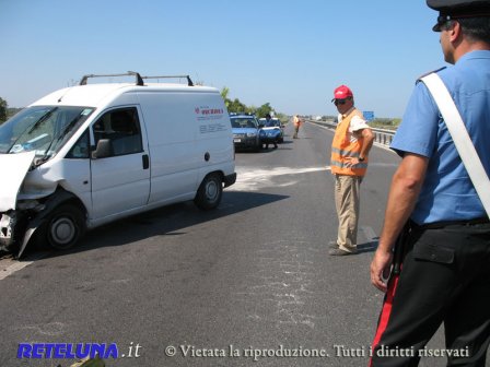 Sbanda con l'auto e finisce sul guard rail. Grave un uomo, 52enne, di Gallipoli