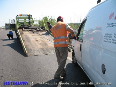 Sbanda con l'auto e finisce sul guard rail. Grave un uomo, 52enne, di Gallipoli