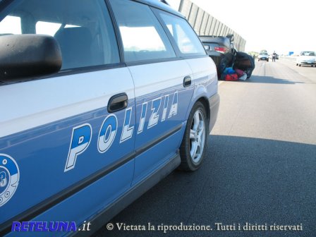 Perde il controllo dell'auto e si cappotta con tutta la famiglia. Un passeggero ferito